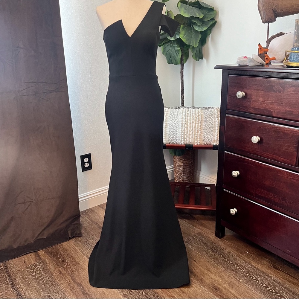 AQUA One-Shoulder Ruffled Gown - Picture 9 of 13